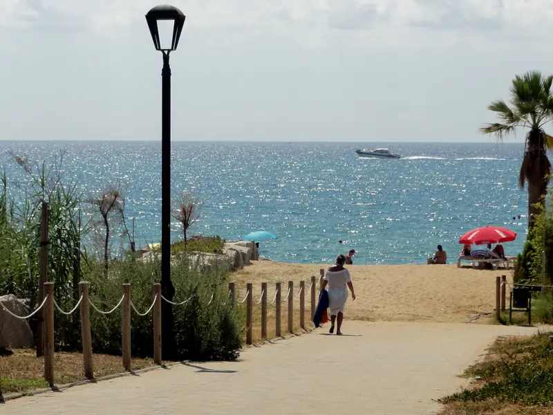 Passeig cap a la platja de Caldes d’Estrac