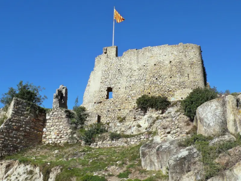 Castell de Palafolls sobre la roca