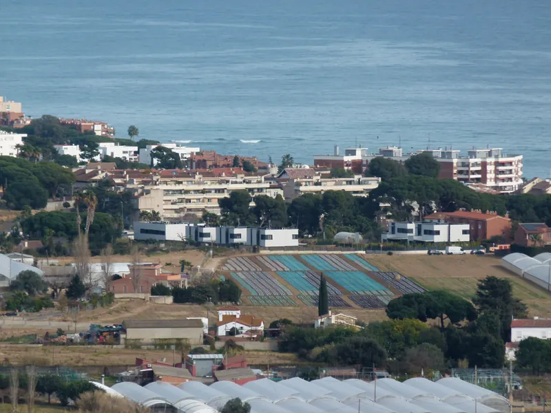 Sant Andreu de Llavaneres entre campos y el mar