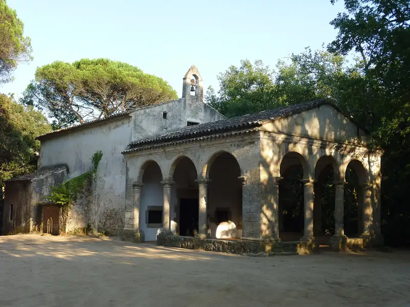 Ermita de Sant Ponç, en Tordera, con su porche de arcos